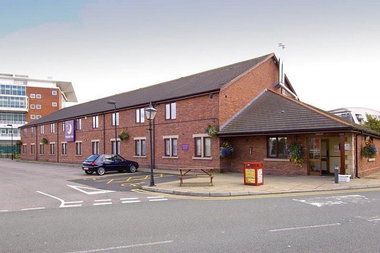 Premier Inn Liverpool Aintree Exterior photo