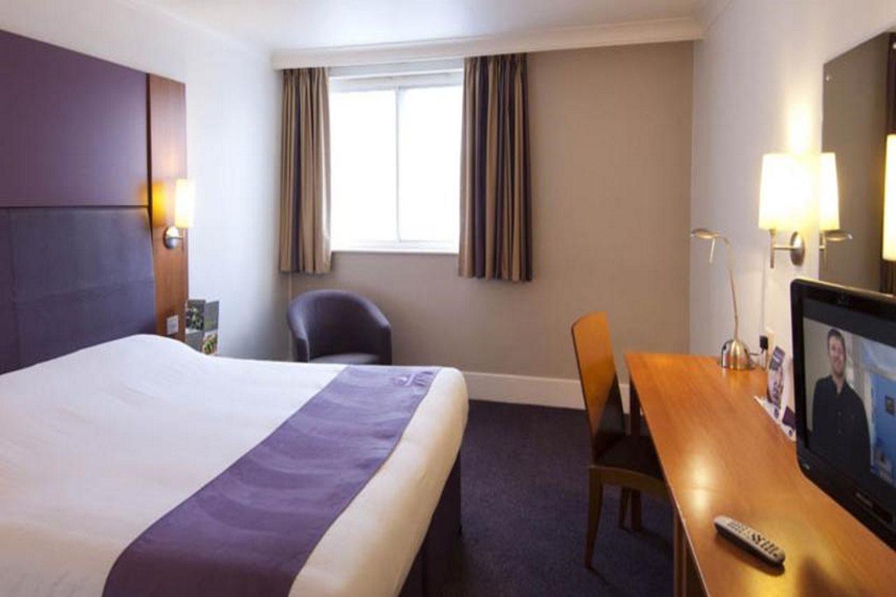 Premier Inn Liverpool Aintree Exterior photo