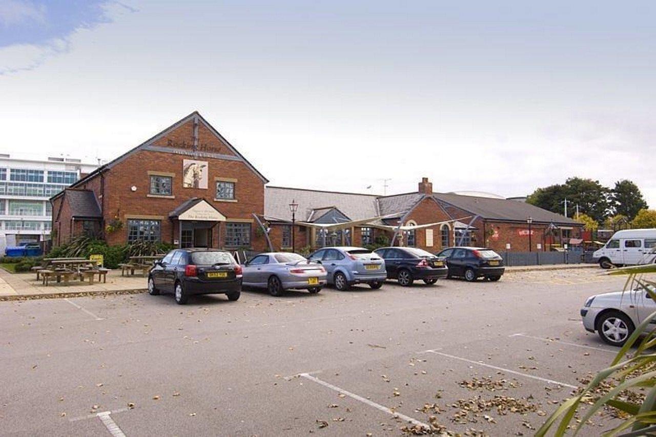 Premier Inn Liverpool Aintree Exterior photo