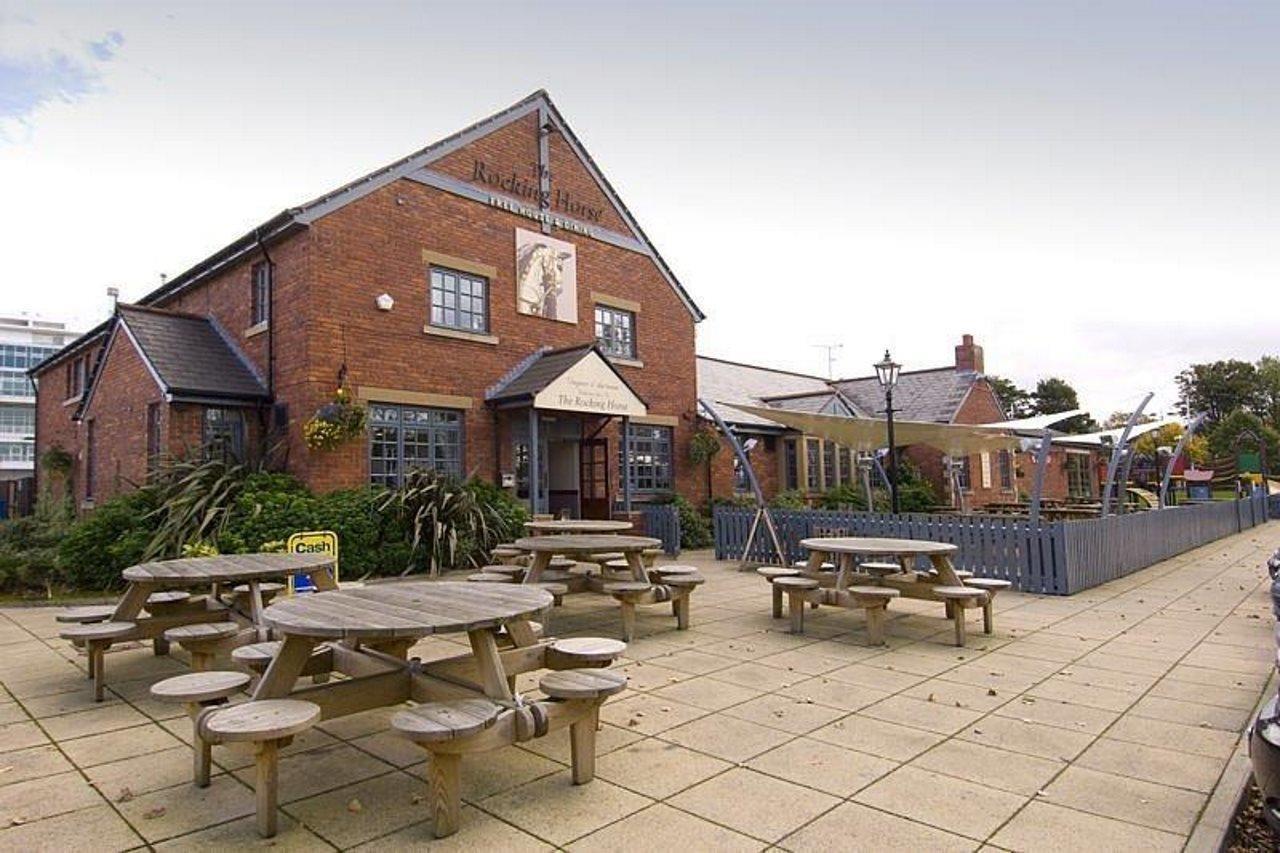 Premier Inn Liverpool Aintree Exterior photo