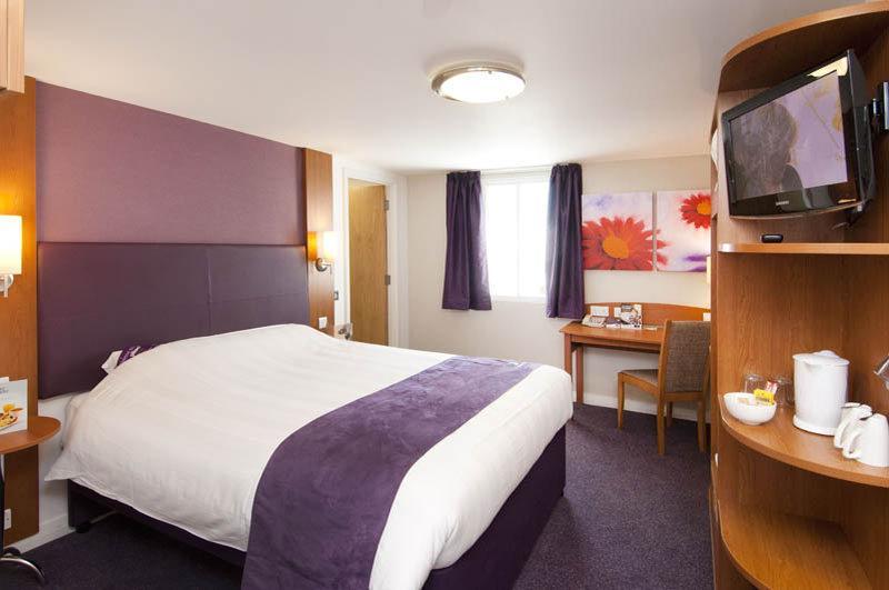 Premier Inn Liverpool Aintree Exterior photo