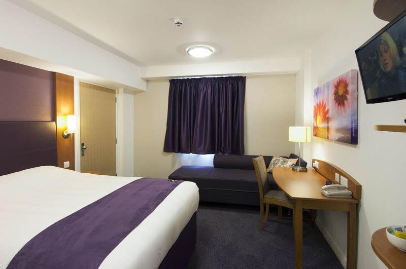 Premier Inn Liverpool Aintree Exterior photo